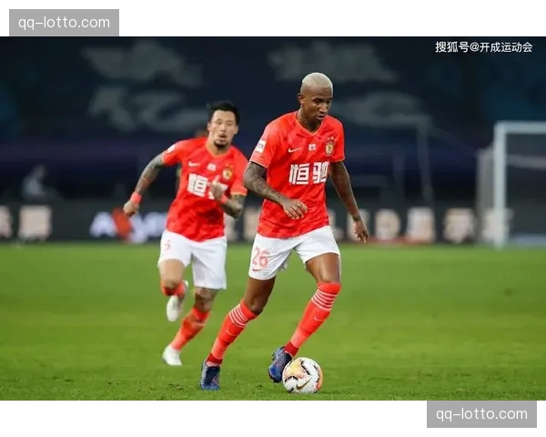 米奇5次封盖展现护框能力 青岛队禁区防守因高度优势而稳固